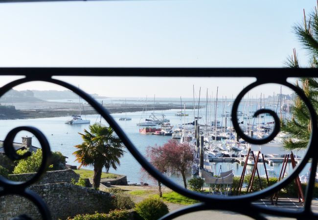 Apartment in La Trinité-sur-Mer - VILLA MAJOY - Holiday apartment with view on the port of Trinité-sur-Mer - T547 Apartment in La Trinité-sur-Mer - VILLA MAJOY - Holiday apartment with view on the port of Trinité-sur-Mer - T547