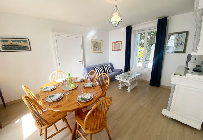 Apartment in La Trinité-sur-Mer - VILLA MAJOY - Holiday apartment with view on the port of Trinité-sur-Mer - T547 Apartment in La Trinité-sur-Mer - VILLA MAJOY - Holiday apartment with view on the port of Trinité-sur-Mer - T547