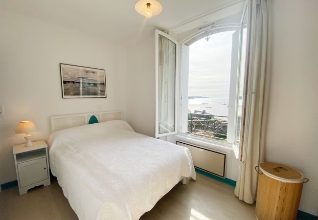 Apartment in La Trinité-sur-Mer - VILLA MAJOY - Holiday apartment with view on the port of Trinité-sur-Mer - T547 Apartment in La Trinité-sur-Mer - VILLA MAJOY - Holiday apartment with view on the port of Trinité-sur-Mer - T547