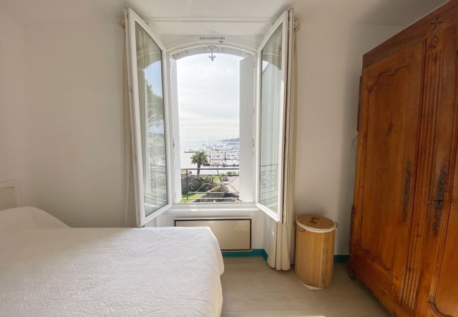 Apartment in La Trinité-sur-Mer - VILLA MAJOY - Holiday apartment with view on the port of Trinité-sur-Mer - T547 Apartment in La Trinité-sur-Mer - VILLA MAJOY - Holiday apartment with view on the port of Trinité-sur-Mer - T547