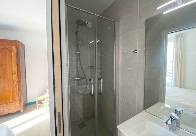 Apartment in La Trinité-sur-Mer - VILLA MAJOY - Holiday apartment with view on the port of Trinité-sur-Mer - T547 Apartment in La Trinité-sur-Mer - VILLA MAJOY - Holiday apartment with view on the port of Trinité-sur-Mer - T547