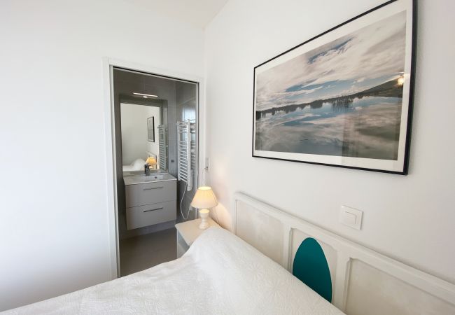 Apartment in La Trinité-sur-Mer - VILLA MAJOY - Holiday apartment with view on the port of Trinité-sur-Mer - T547 Apartment in La Trinité-sur-Mer - VILLA MAJOY - Holiday apartment with view on the port of Trinité-sur-Mer - T547