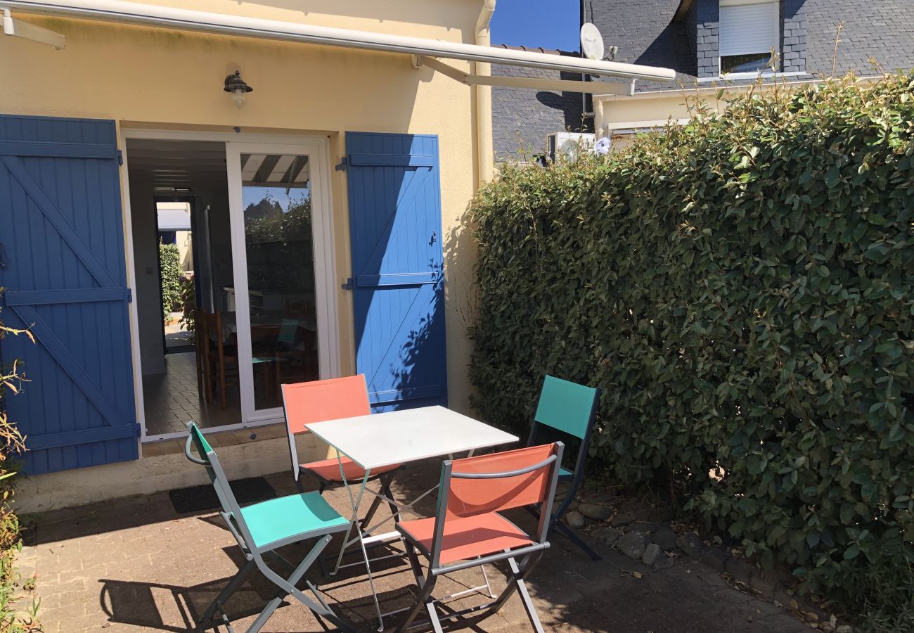 Townhouse in Saint-Philibert - Maisonnette Typique, Terrasse, Bien Située -T265