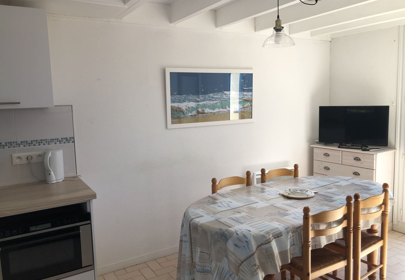 Townhouse in Saint-Philibert - Maisonnette Typique, Terrasse, Bien Située -T265