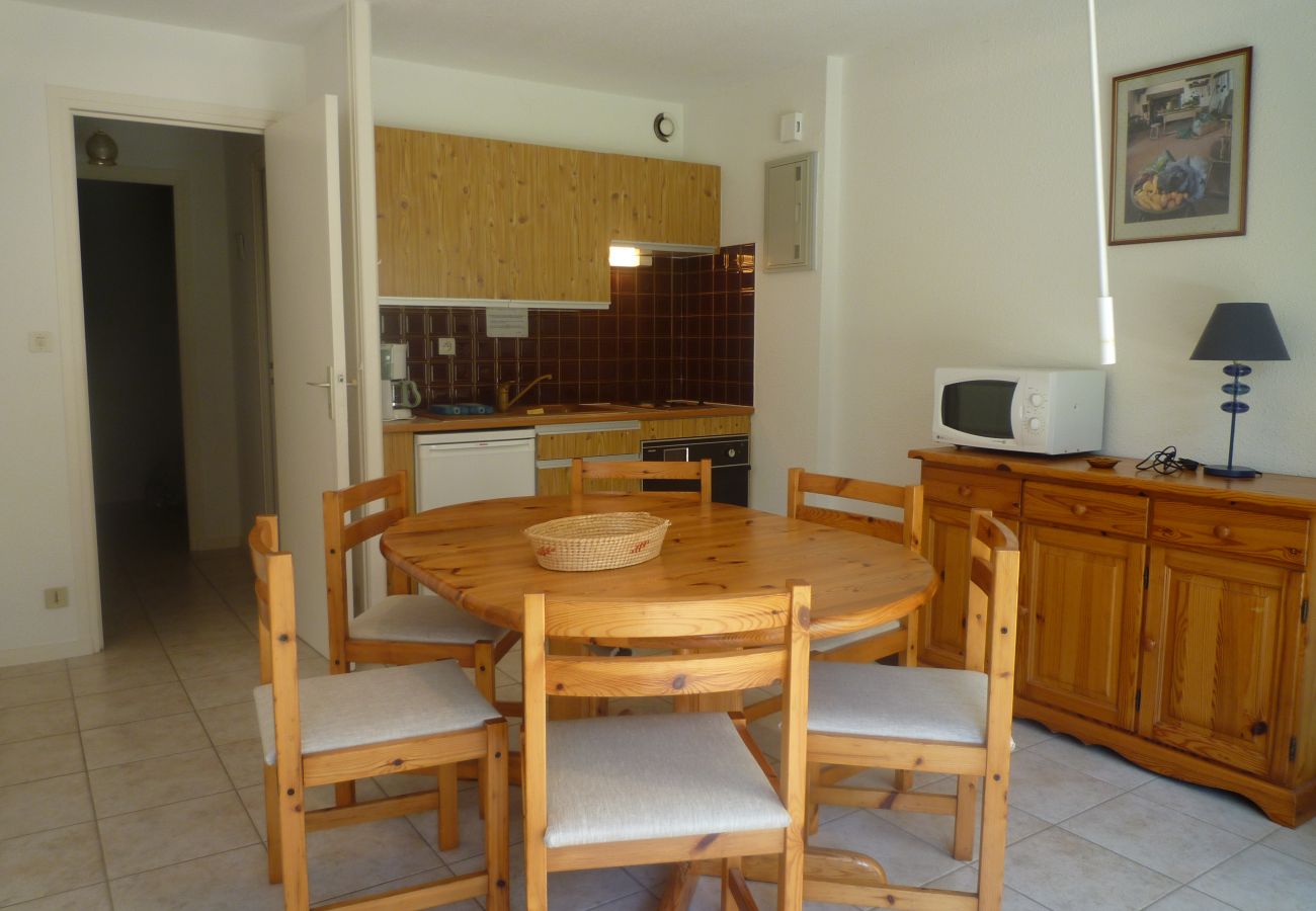 Apartment in Carnac - Les Pins, Appartement Tout Confort Bien Situé, avec Terrasse & Jardin-DPI34