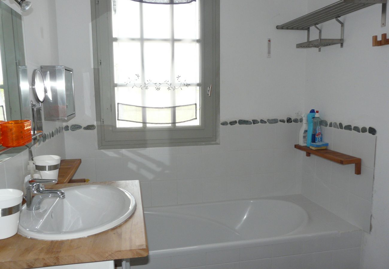 Villa à Erdeven - Jolie Villa Typique Néo-Bretonne, 800m Plage - C54