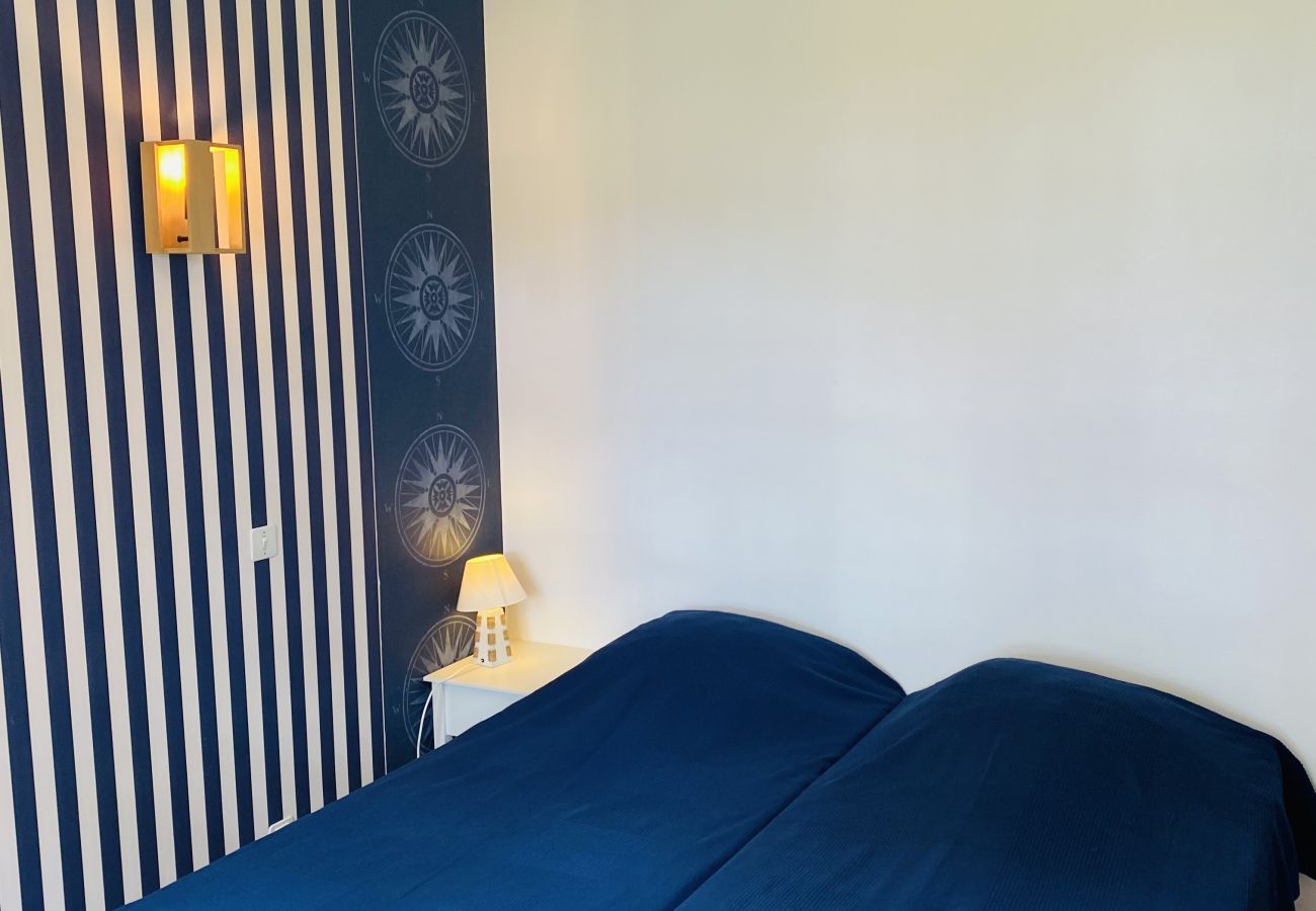Villa à Erdeven - Jolie Villa Typique Néo-Bretonne, 800m Plage - C54