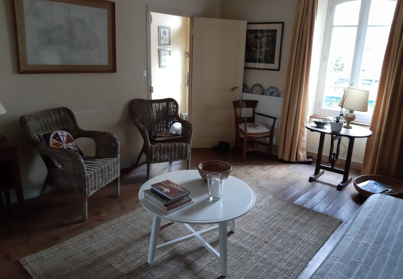 Maison à La Trinité-sur-Mer - Maison Typique Bretonne, Proche Port -K28