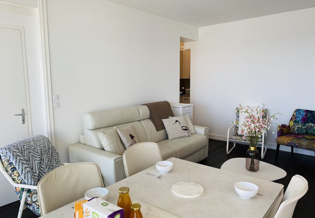 Appartement à Carnac - Bel appartement spacieux avec grande terrasse vue mer-TAT19